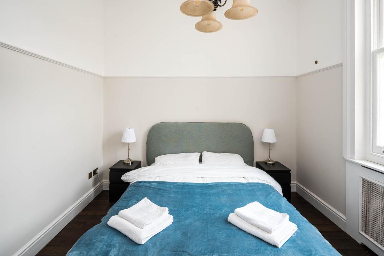 4 Bedroom House Up To 10 People At Heart Of Kensington And Chelsea Лондон Екстериор снимка