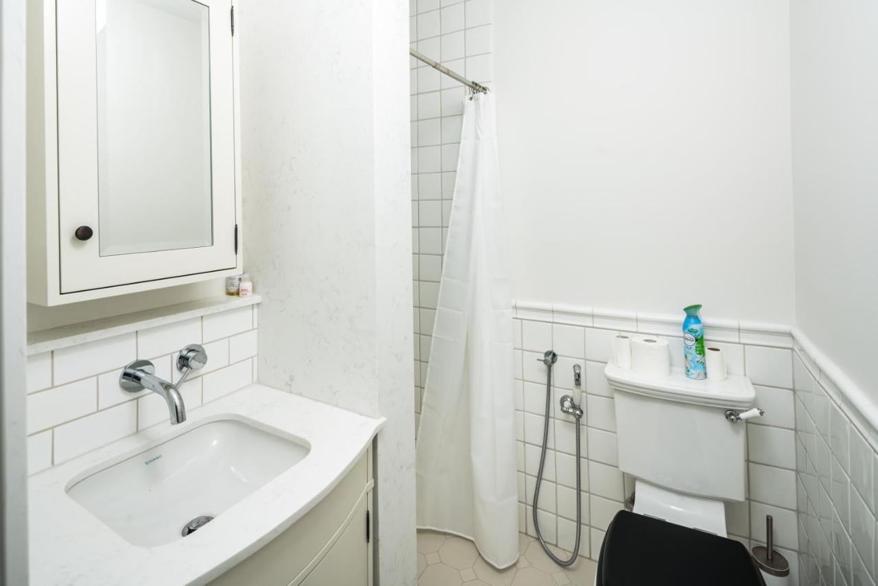 4 Bedroom House Up To 10 People At Heart Of Kensington And Chelsea Лондон Екстериор снимка