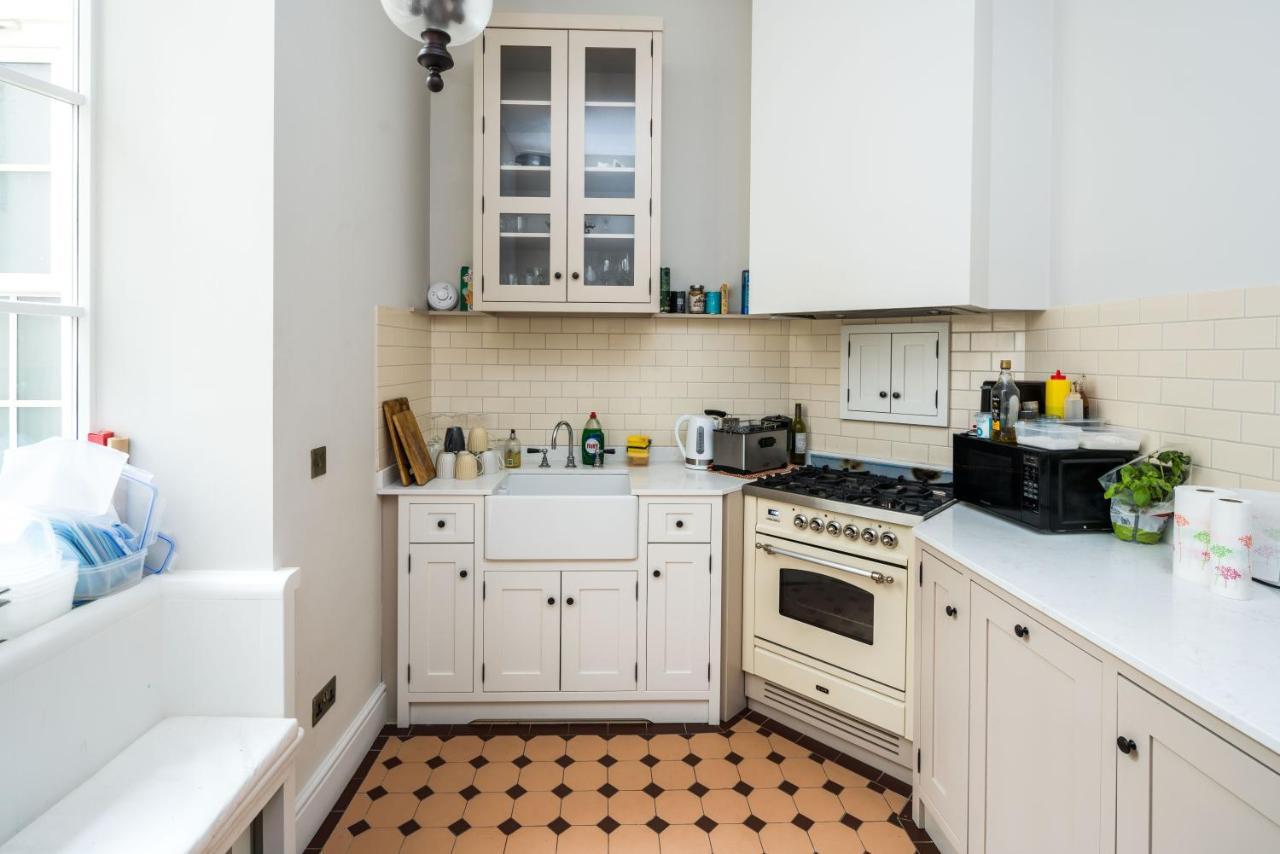 4 Bedroom House Up To 10 People At Heart Of Kensington And Chelsea Лондон Екстериор снимка