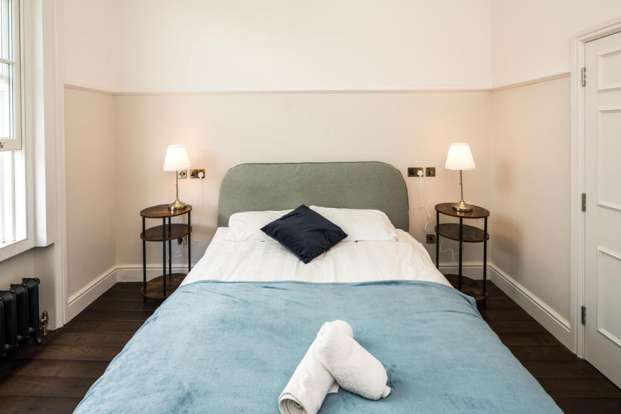 4 Bedroom House Up To 10 People At Heart Of Kensington And Chelsea Лондон Екстериор снимка