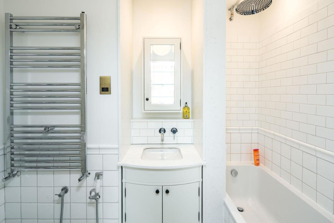 4 Bedroom House Up To 10 People At Heart Of Kensington And Chelsea Лондон Екстериор снимка