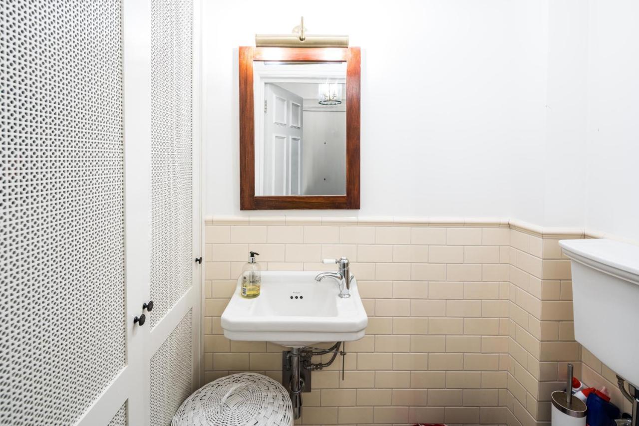 4 Bedroom House Up To 10 People At Heart Of Kensington And Chelsea Лондон Екстериор снимка