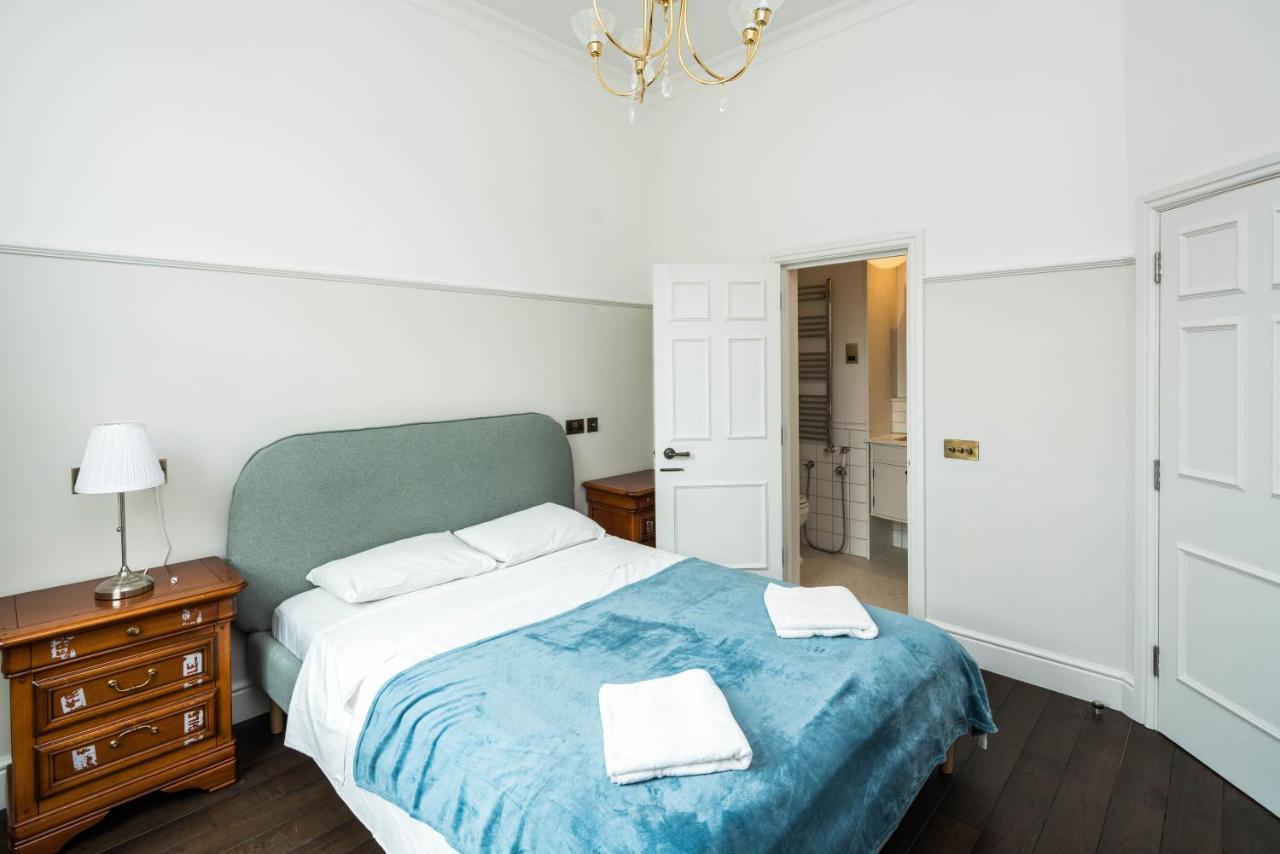 4 Bedroom House Up To 10 People At Heart Of Kensington And Chelsea Лондон Екстериор снимка